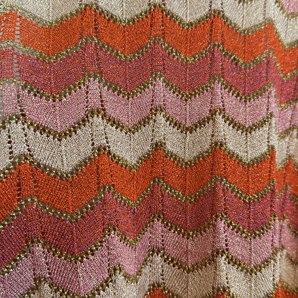 Mango size medium pink/orange/gold chevron tank top - Picture 2 of 4
